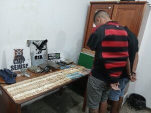 Polícia de Macapá Prende Dois Homens com Armas e Drogas em Operação