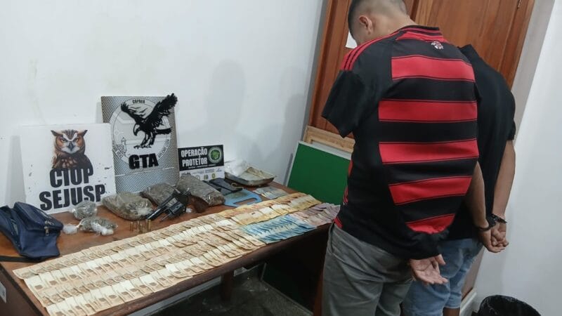 Polícia de Macapá Prende Dois Homens com Armas e Drogas em Operação