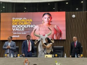 Isabelle Nogueira Recebe Medalha de Ouro na Câmara Municipal de Manaus
