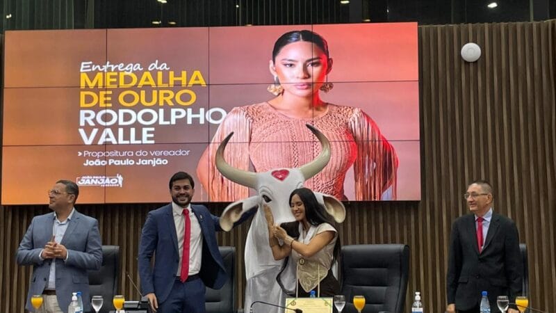 Isabelle Nogueira Recebe Medalha de Ouro na Câmara Municipal de Manaus