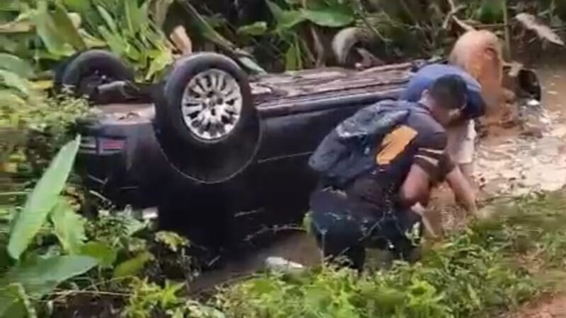 Carro Submerge em Lagoa Após Colisão com Veículos em Macapá
