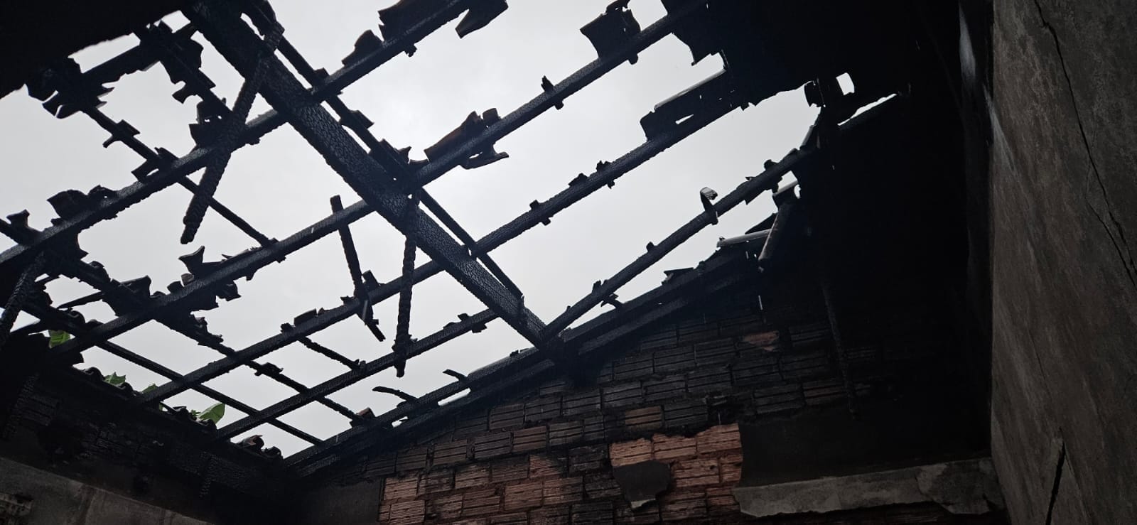 Coragem Infantil: Menino Salva Família de Incêndio em Santarém