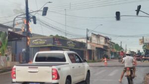 Incêndio em Postes em Santarém Deixa Trecho Interditado e Afeta Fornecimento de Energia