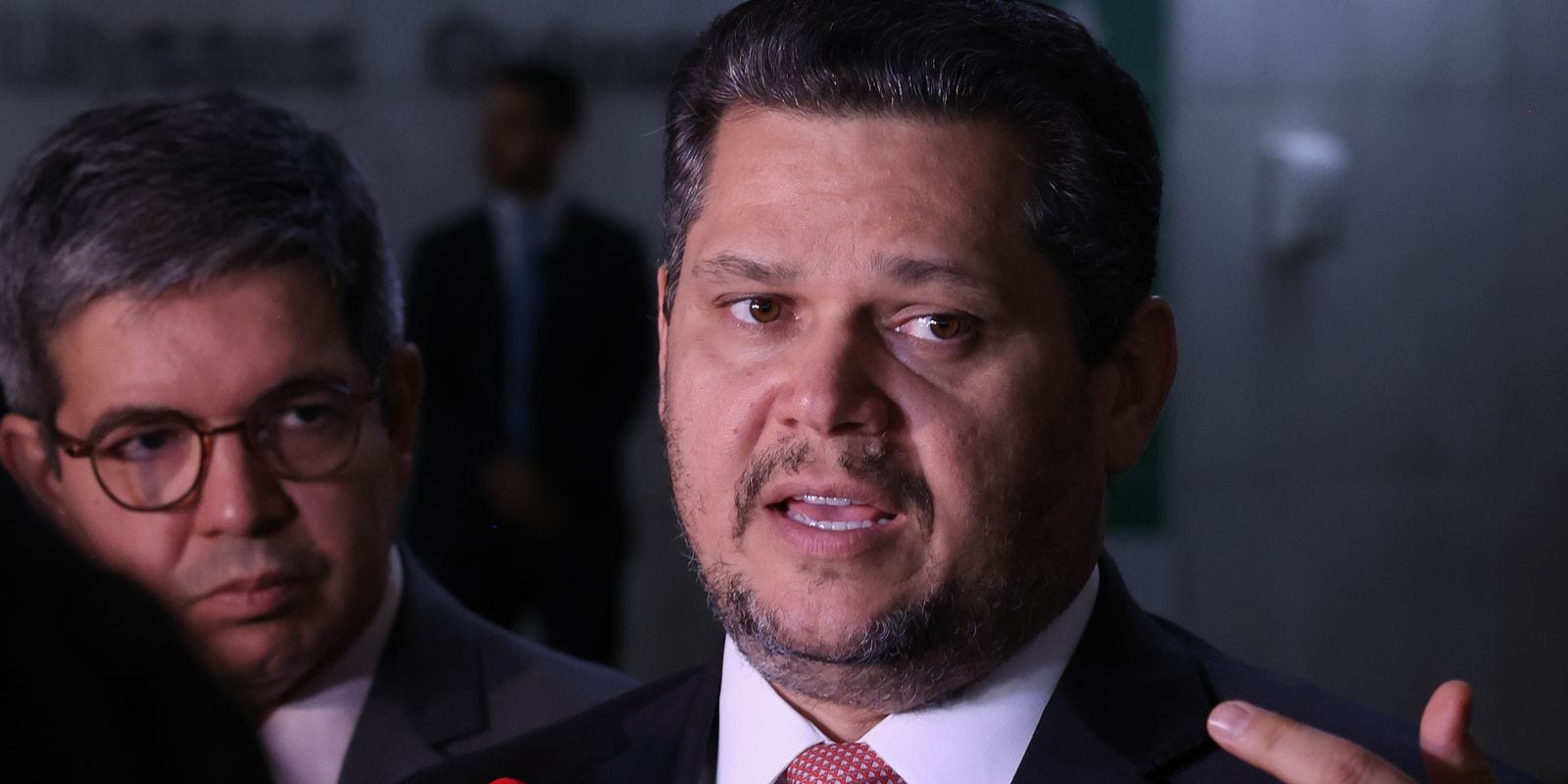 PEC que Elimina Escala 6×1 Enfrenta Obstáculos no Senado Durante Semana de Festividades