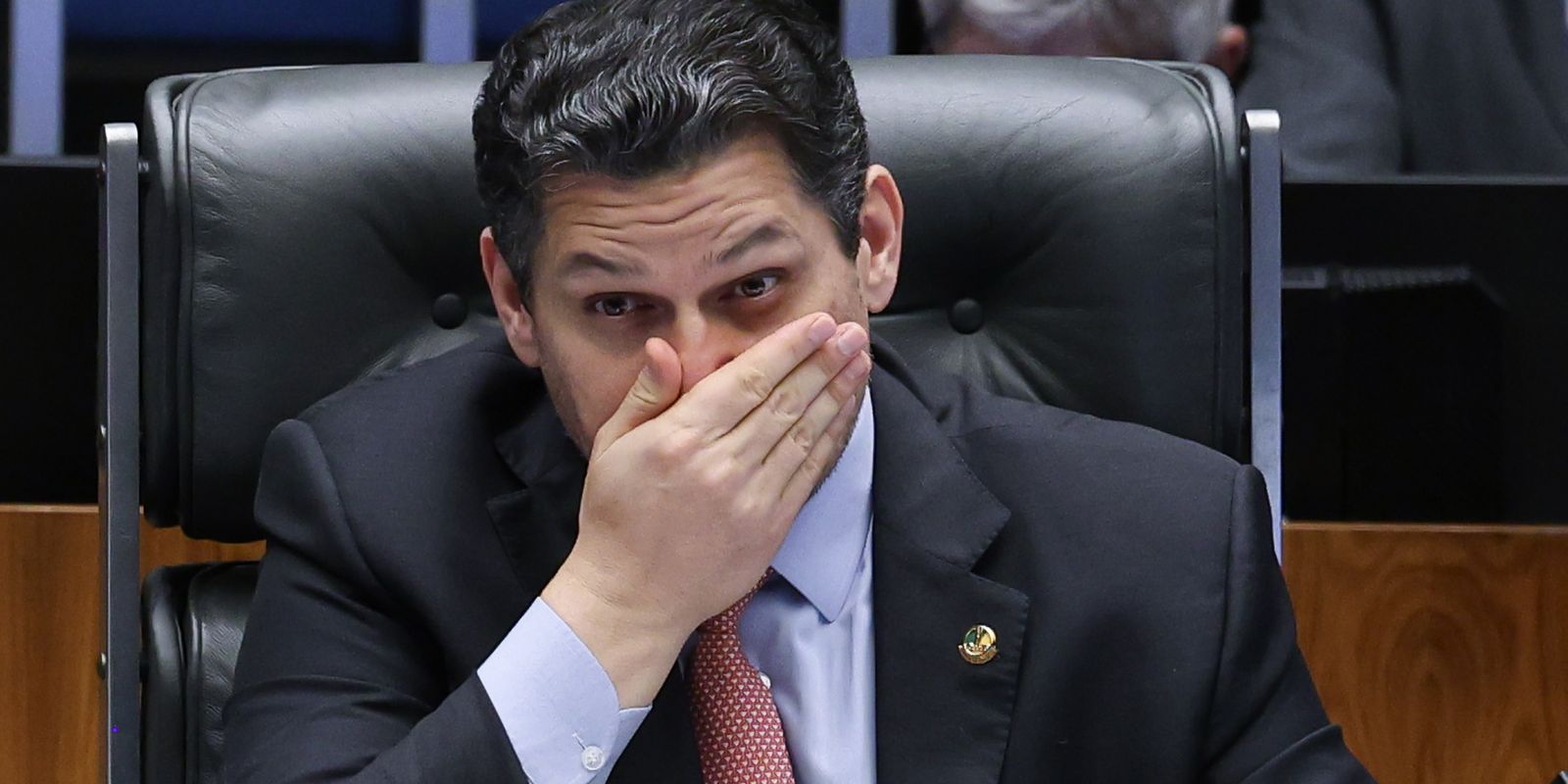Senado em Espera: Alcolumbre e a Polêmica sobre a Escala 6×1