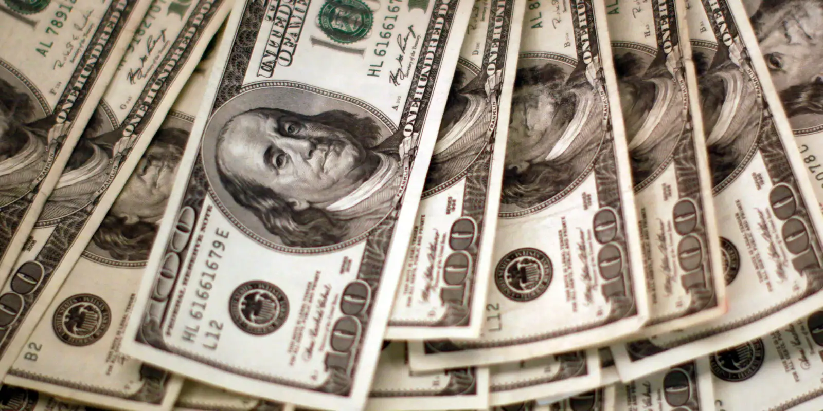 Dólar atinge R$ 5,18, o maior valor desde março, em meio a incertezas globais