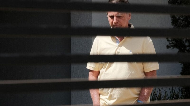Bolsonaro Defende Legalidade de Arma Apreendida em Blitz