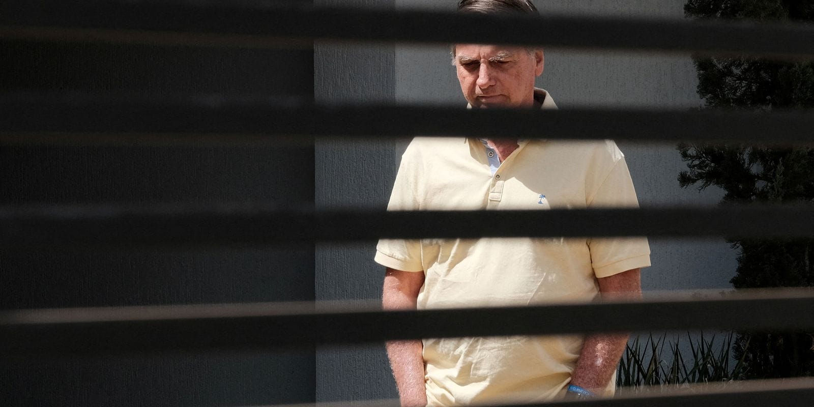 Bolsonaro Defende Legalidade de Arma Apreendida em Blitz