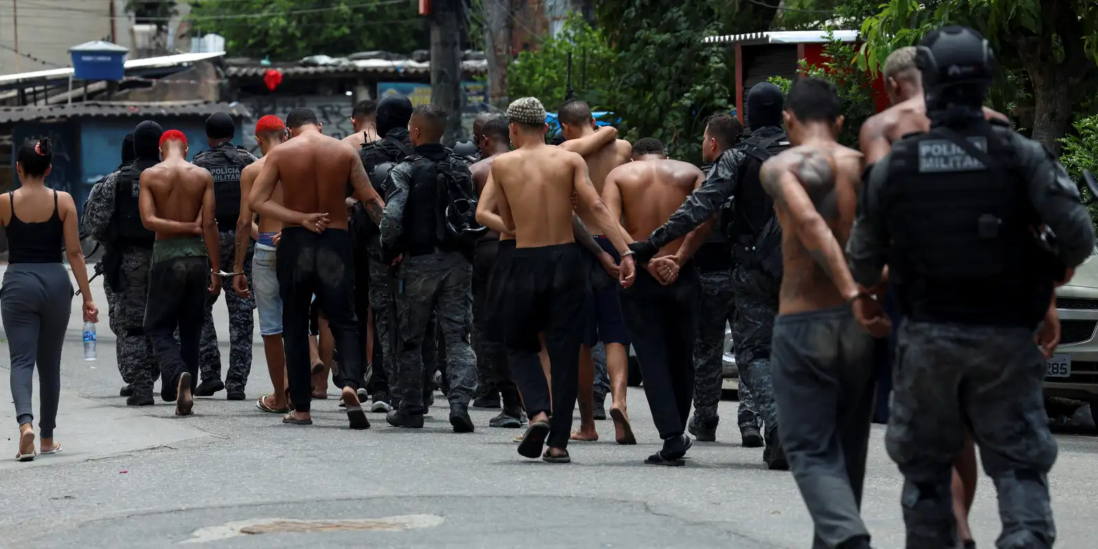 Análise da Operação Contenção: Uso de Câmeras Corporais e Denúncias de Ilegalidades