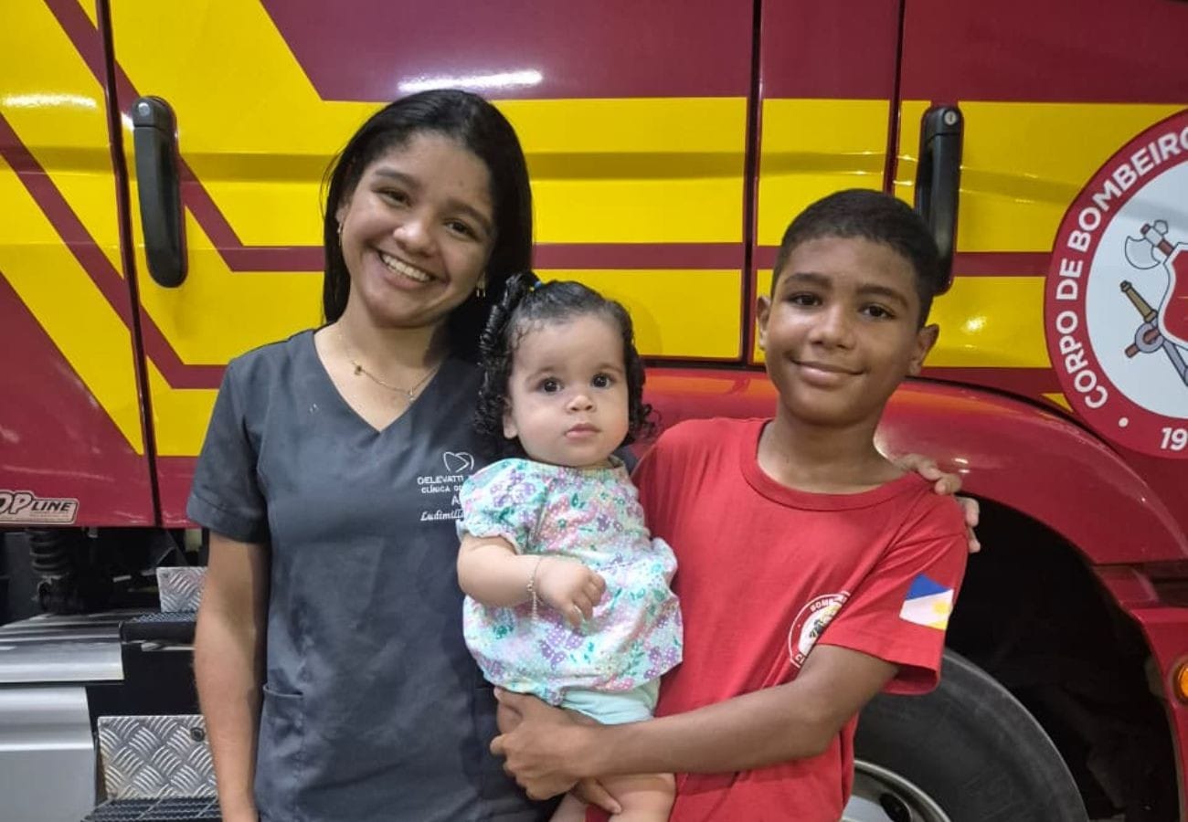 Adolescente de 13 anos utiliza técnicas de primeiros socorros para salvar sobrinha em situação de emergência