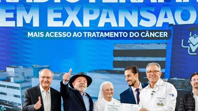 Lula Entrega Novos Equipamentos de Radioterapia em São Paulo