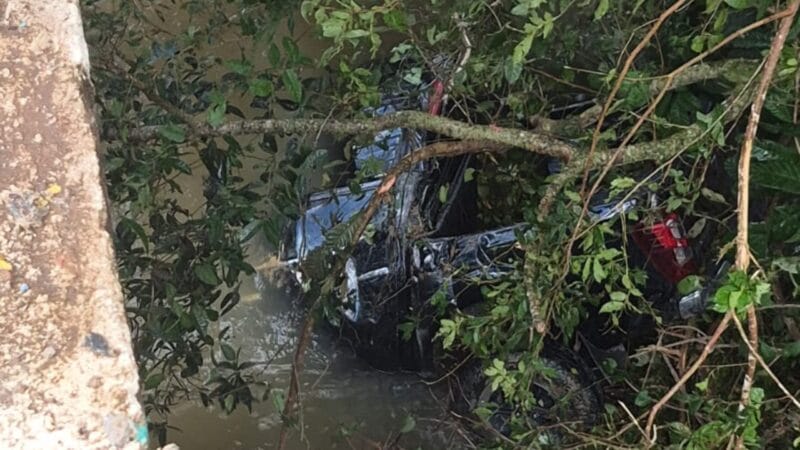 Motorista sofre acidente em ponte no Amajari durante forte chuva