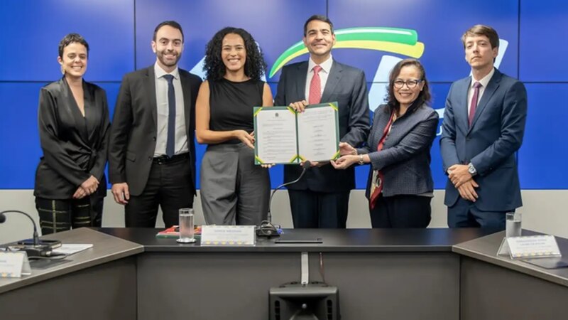 AGU Assegura Posse de Servidora Exonerada do Itamaraty em Acordo sobre Identidade Racial