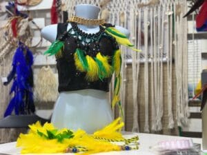 Artesãos de Manaus Investem em Produtos Temáticos para a Copa do Mundo