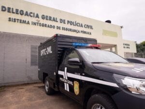 Suspeito de Homicídio Fratricida em Sena Madureira Permanece Detido Após Audiência Judicial