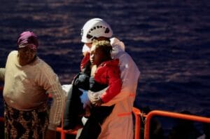 Papa nas Canárias: Um Sinal de Esperança para os Migrantes