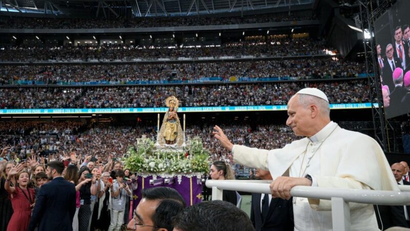 Leão XIV: Promovendo a Alegria do Evangelho em Comunidade