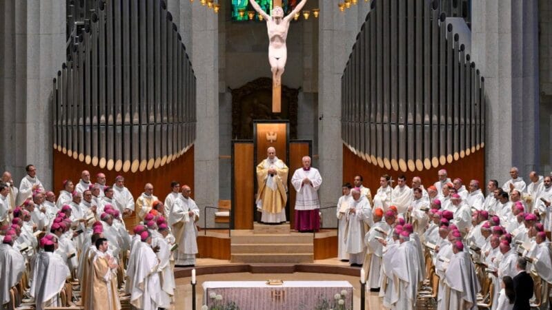 A Mensagem do Papa na Sagrada Família: Fé e Paz em Tempos de Conflito