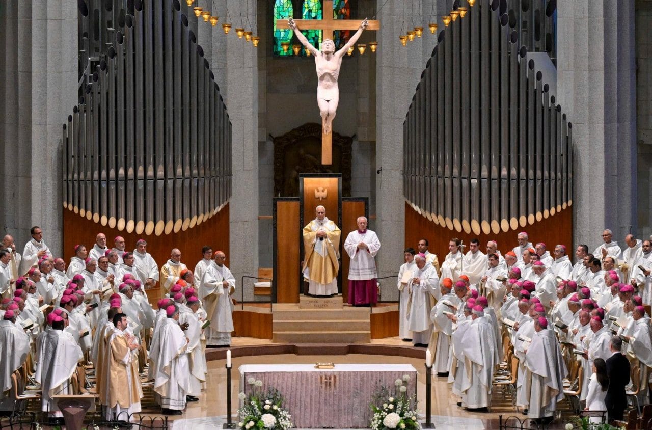A Mensagem do Papa na Sagrada Família: Fé e Paz em Tempos de Conflito