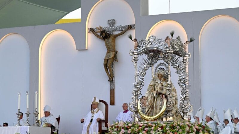 Papa Francisco Clama pela Paz Mundial em Missa Especial