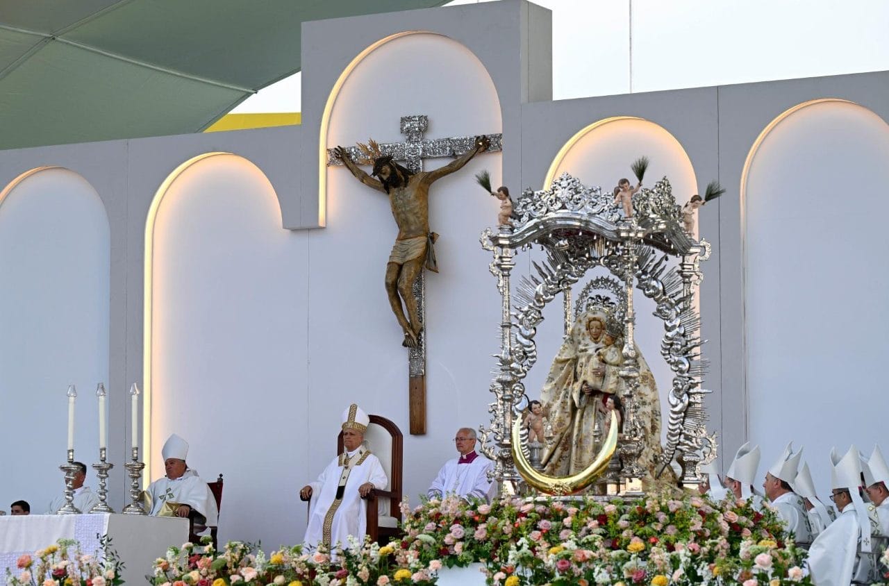 Papa Francisco Clama pela Paz Mundial em Missa Especial