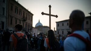 Papa Urge Peregrinos a Enfrentar a Pobreza como Missionários