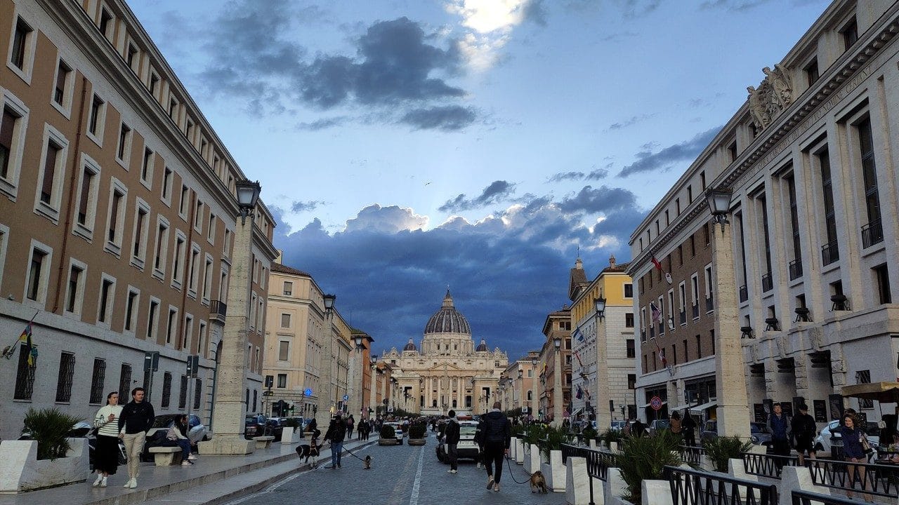Diálogo em Roma: Papa Inicia Colaboração para Proteção de Menores e Combate ao Abuso Clerical