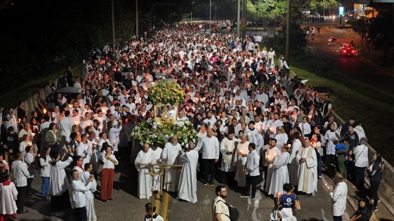 Caminhada Eucarística pela Paz Mobiliza Fiéis em São José do Rio Preto
