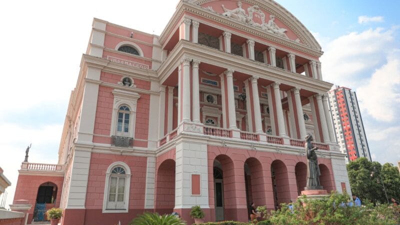 Alterações no Funcionamento do Teatro Amazonas e Galeria do Largo Durante Transmissão do Jogo do Brasil