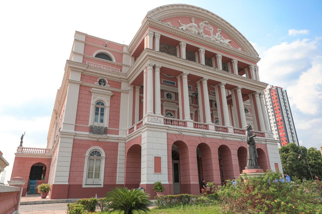 Alterações no Funcionamento do Teatro Amazonas e Galeria do Largo Durante Transmissão do Jogo do Brasil