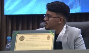 Willian de Oliveira Recebe Medalha de Ouro da Câmara Municipal de Manaus em Reconhecimento à sua Trajetória na Comédia