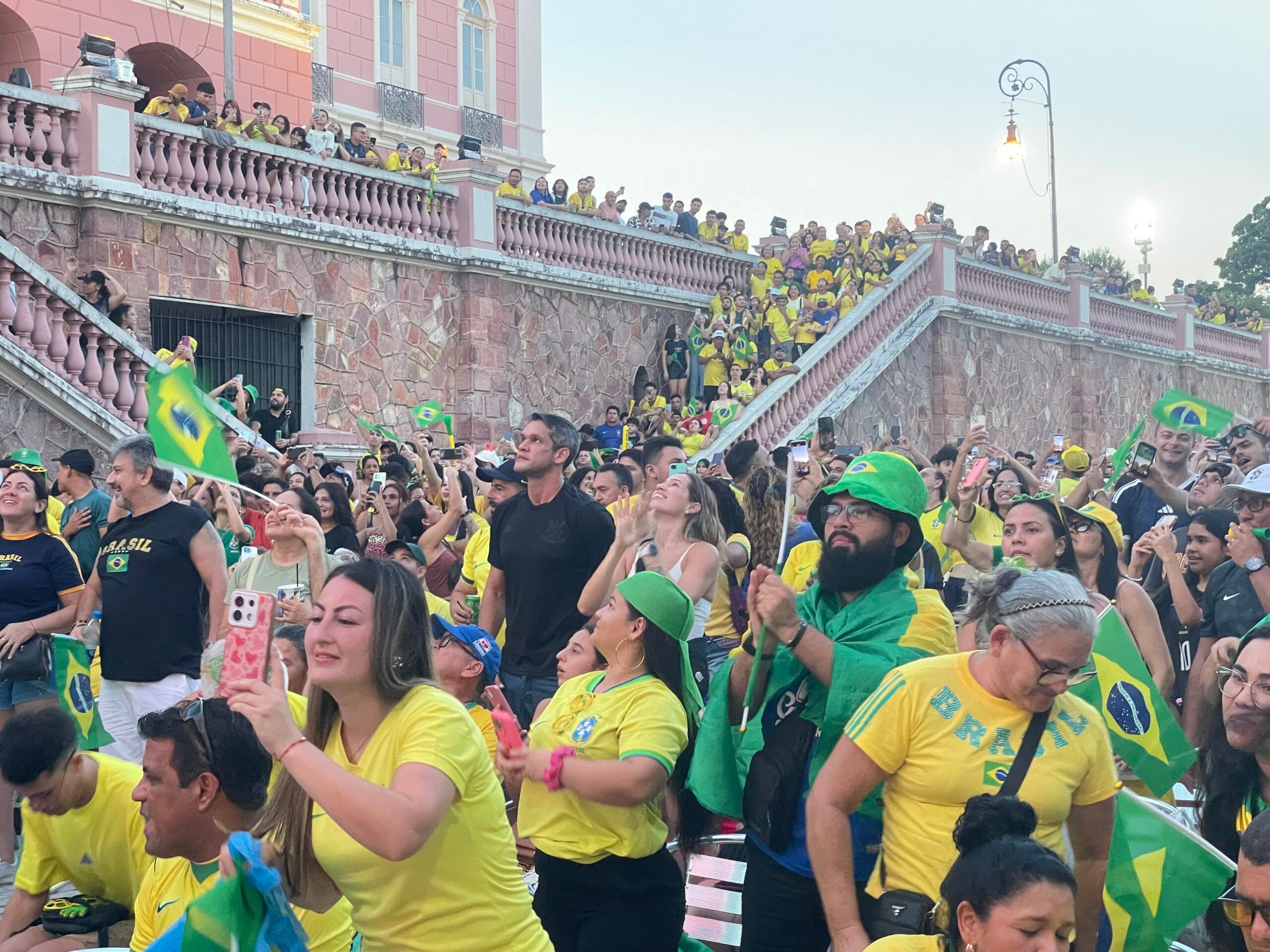 Fan Fest em Manaus: Jogo do Brasil e Música ao Vivo na Copa do Mundo