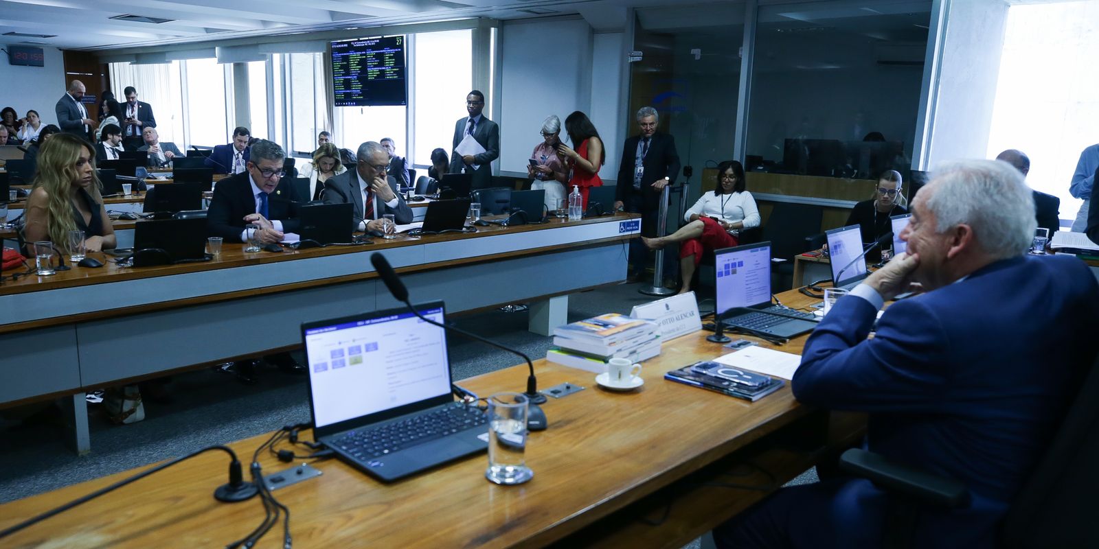 Senado Analisa Tramitação da PEC que Extingue a Escala 6×1 e Outros Projetos Importantes