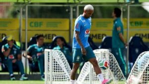 Tetra com o Brasil: Jorginho envia mensagem a Wesley após corte inesperado