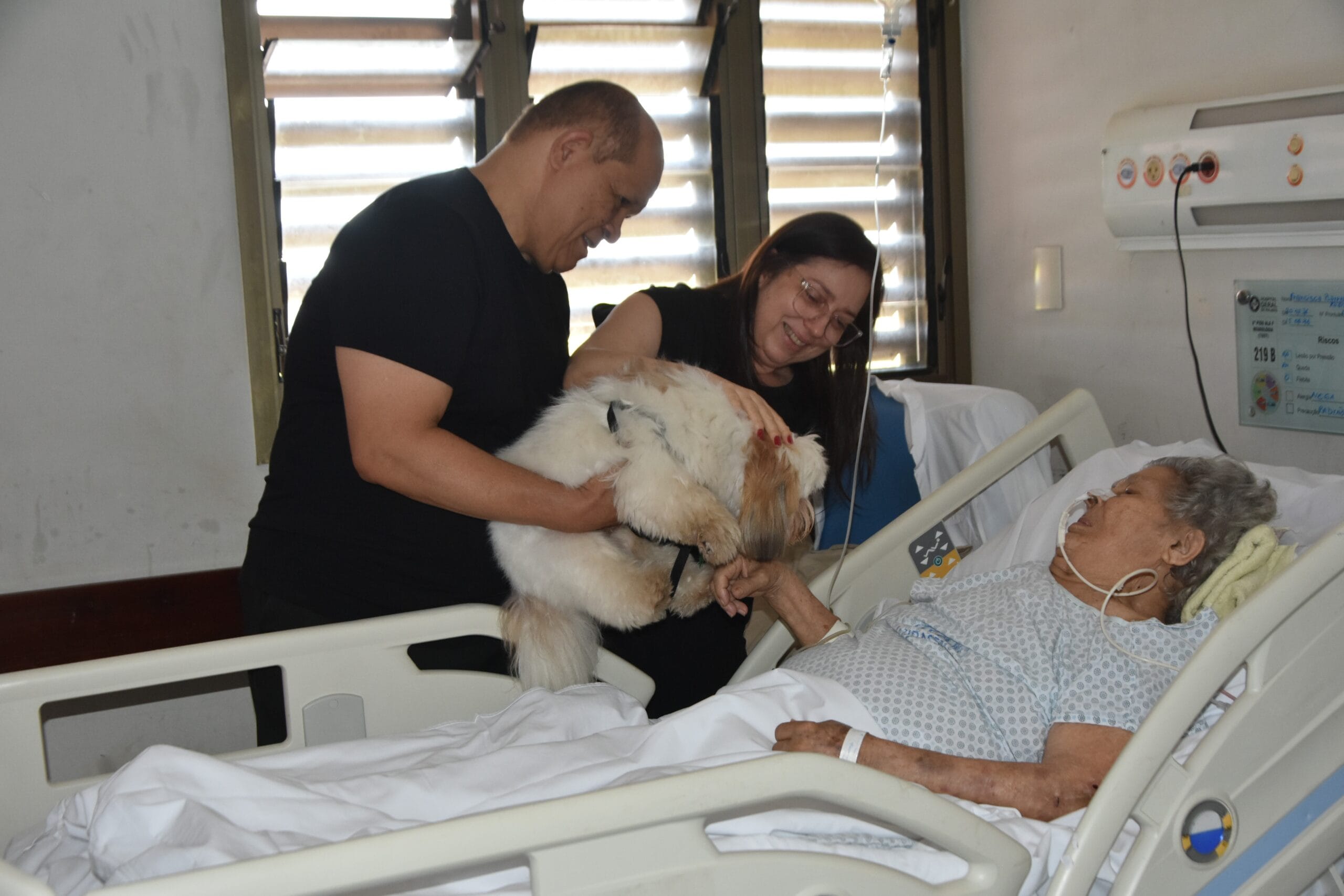 Reencontro Emocionante: Paciente de 90 Anos Se Encontra com Seu Cachorro no Hospital de Palmas