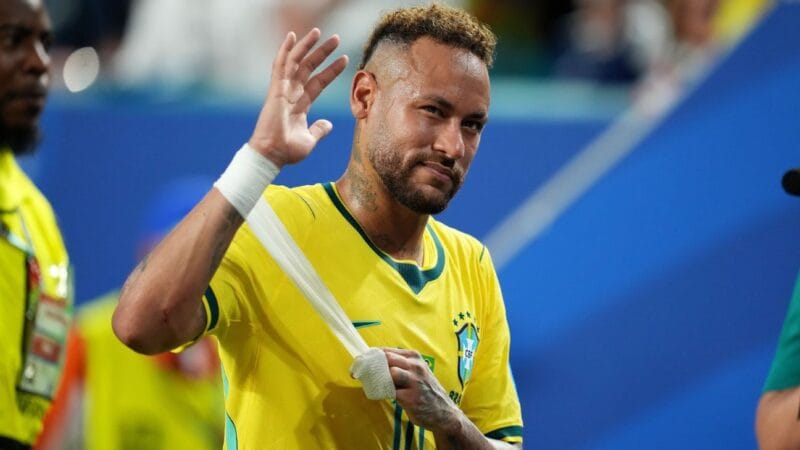 Neymar Retorna aos Campos e Compartilha Emoções em Postagem