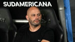 Vasco Aceita Multa e Avança em Negociações com o Botafogo