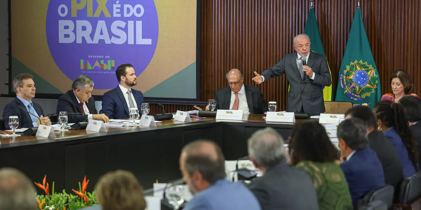 Brasil Busca Novas Parcerias Comerciais em Resposta às Taxações dos EUA