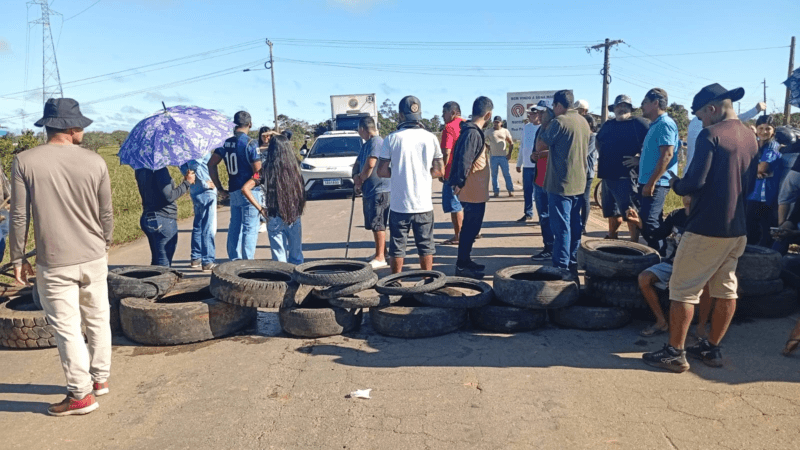 Moradores de Sena Madureira Interrompem BR-364 em Protesto por Melhorias Após Desabamento de Ponte
