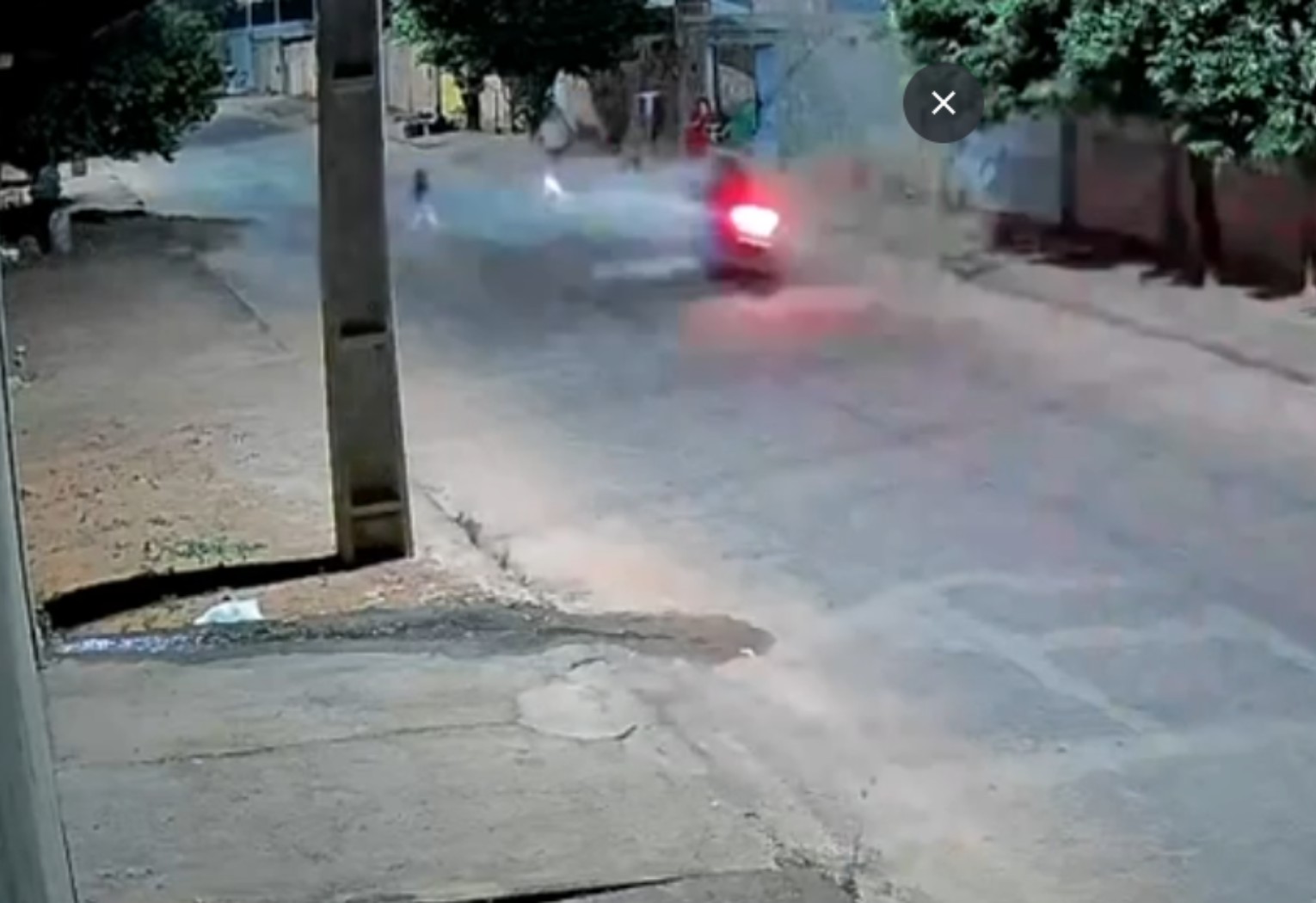 Mãe é atropelada ao tentar salvar filho em Gurupi; acidente é registrado em vídeo