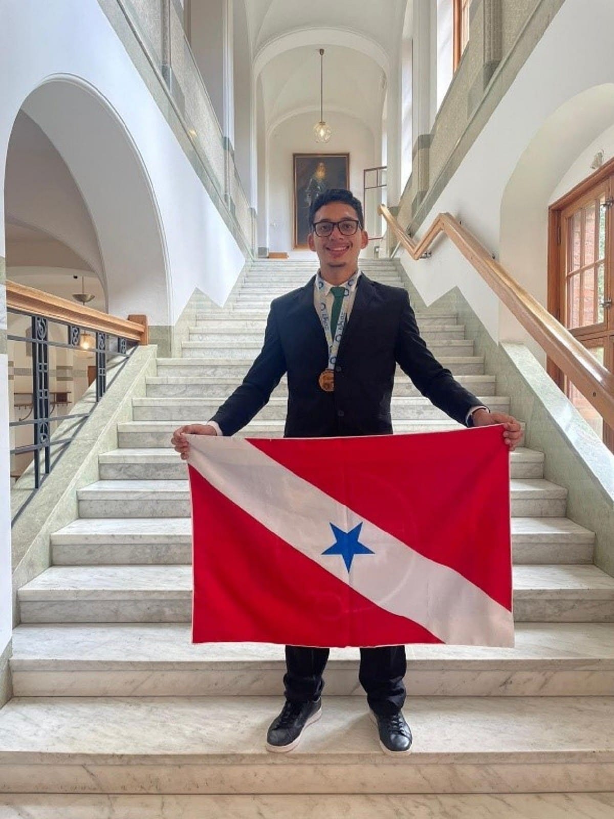 Estudante Paraense Brilha na Olimpíada Europeia de Física e Faz História
