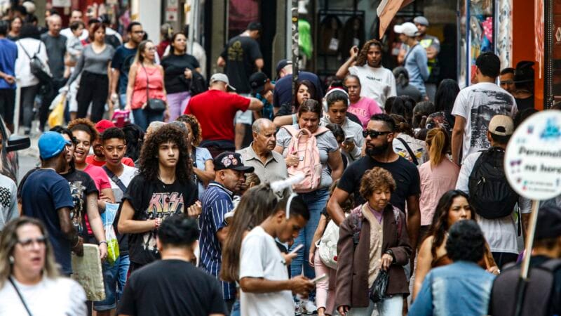 Impacto dos Salários na Redução da Pobreza nas Regiões Metropolitanas do Brasil