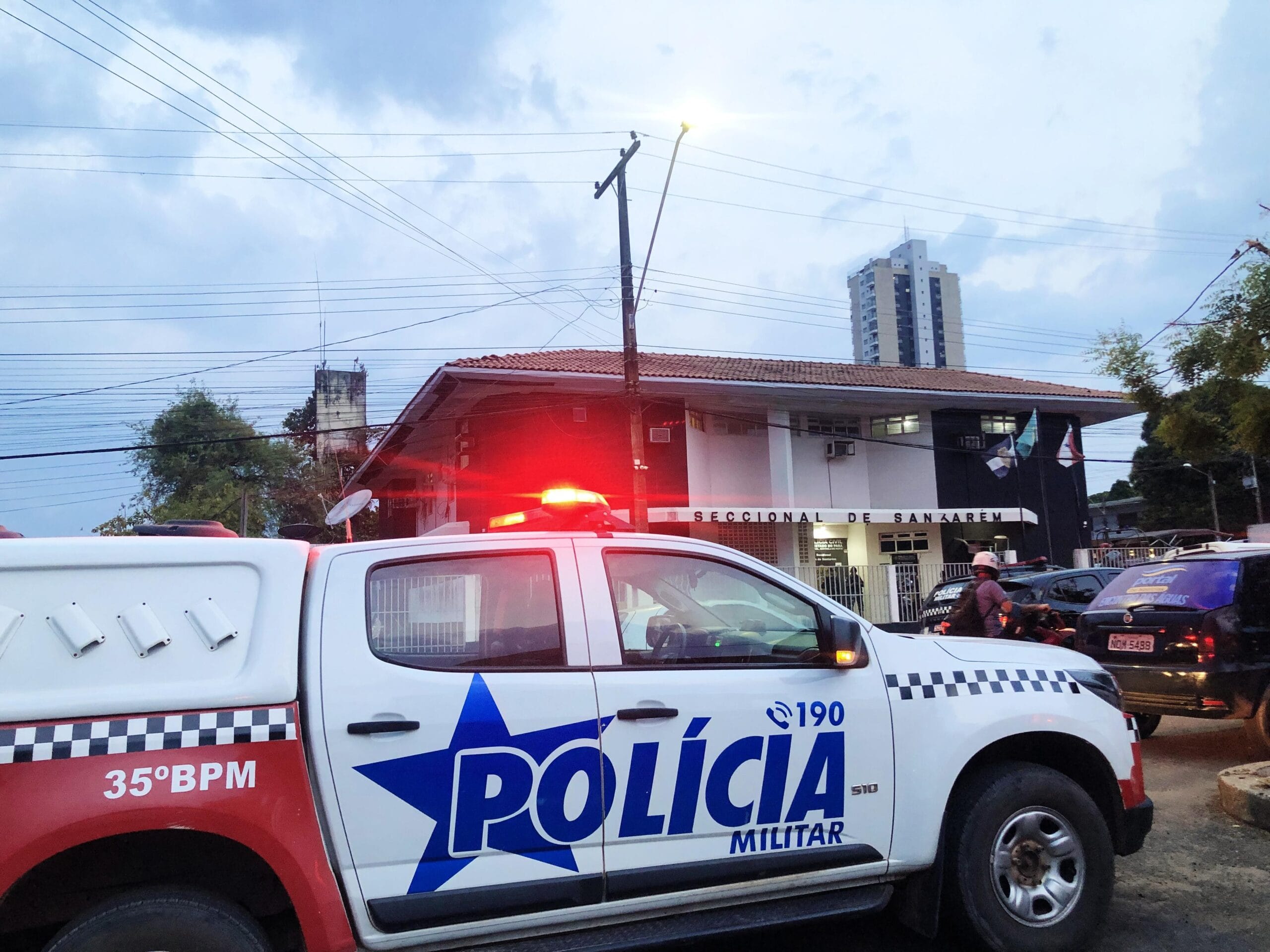 Mulher é Agredida com Madeira por Vizinho e Suspeito é Detido em Santarém