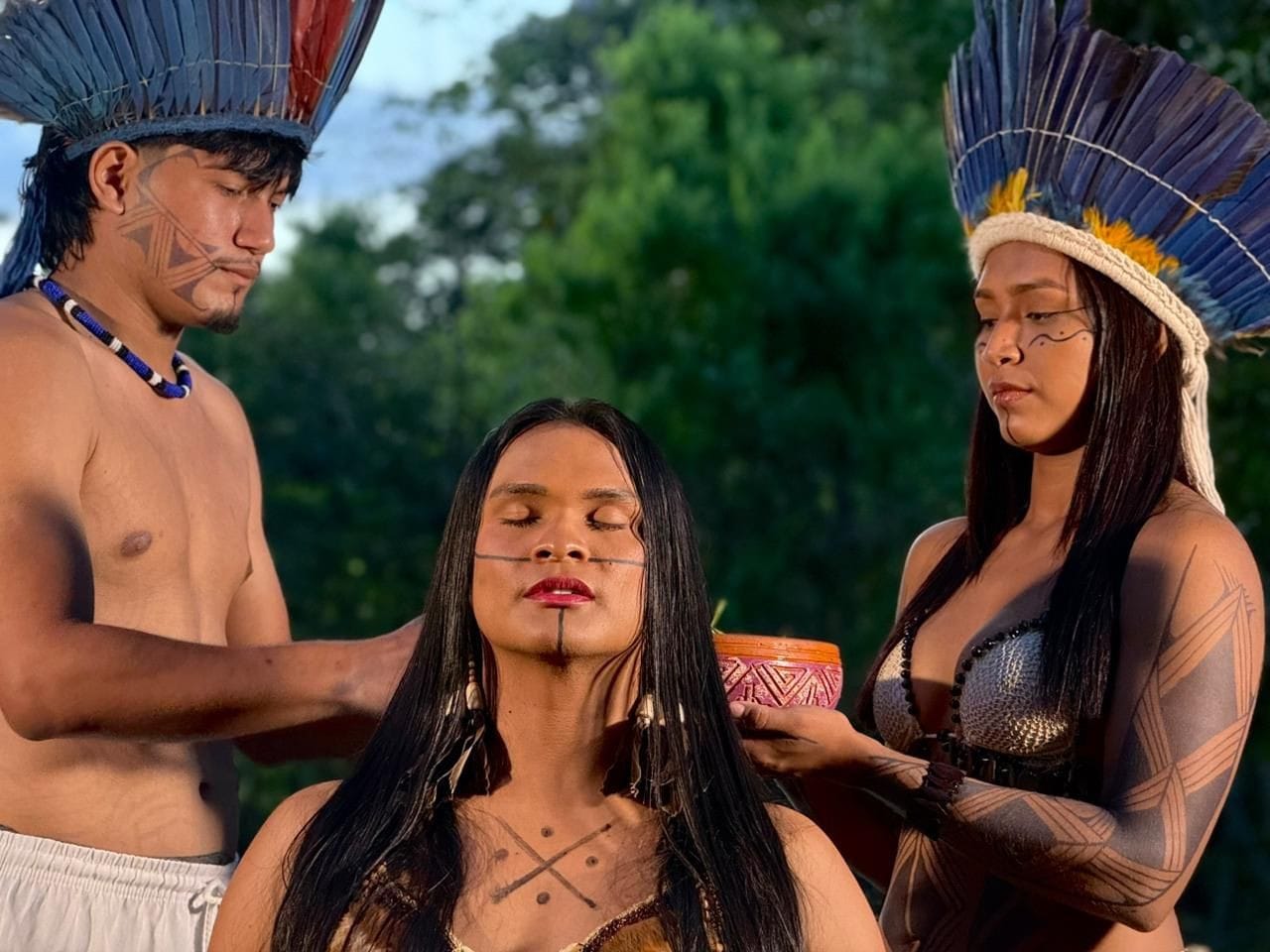 Boi Caprichoso Celebra Inclusão com a Primeira Tuxaua Trans do Festival de Parintins