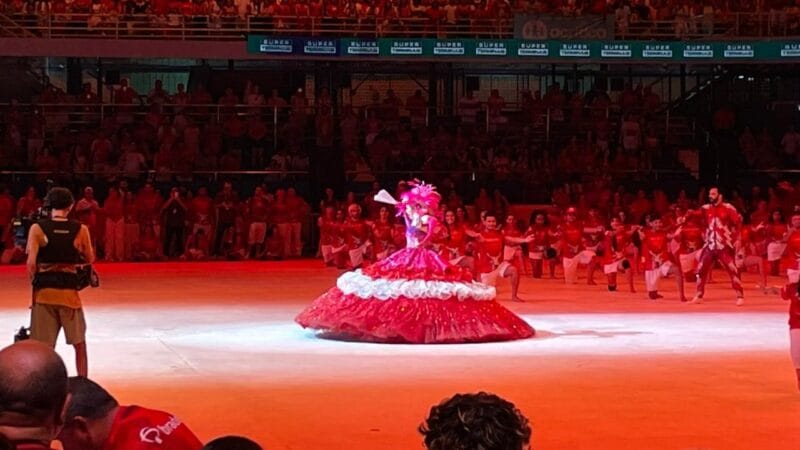 Raíra Lins Realiza Sonho de Criança com Estreia no Festival de Parintins