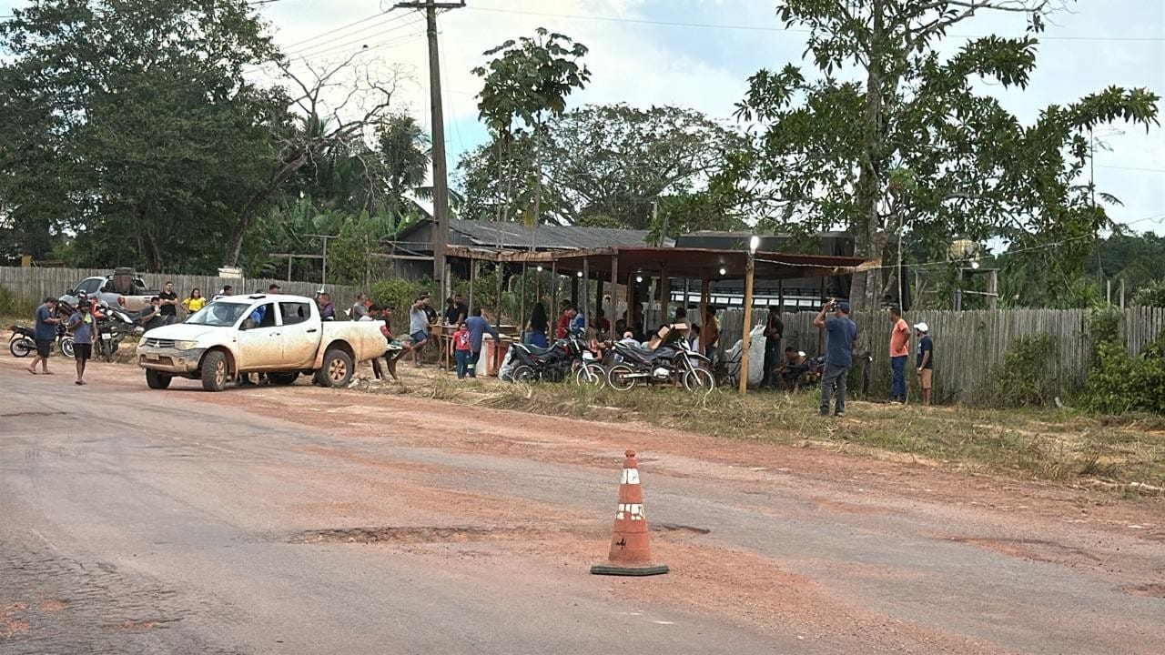 Moradores Interrompem BR-163 em Protesto por Recuperação de Estrada no Pará