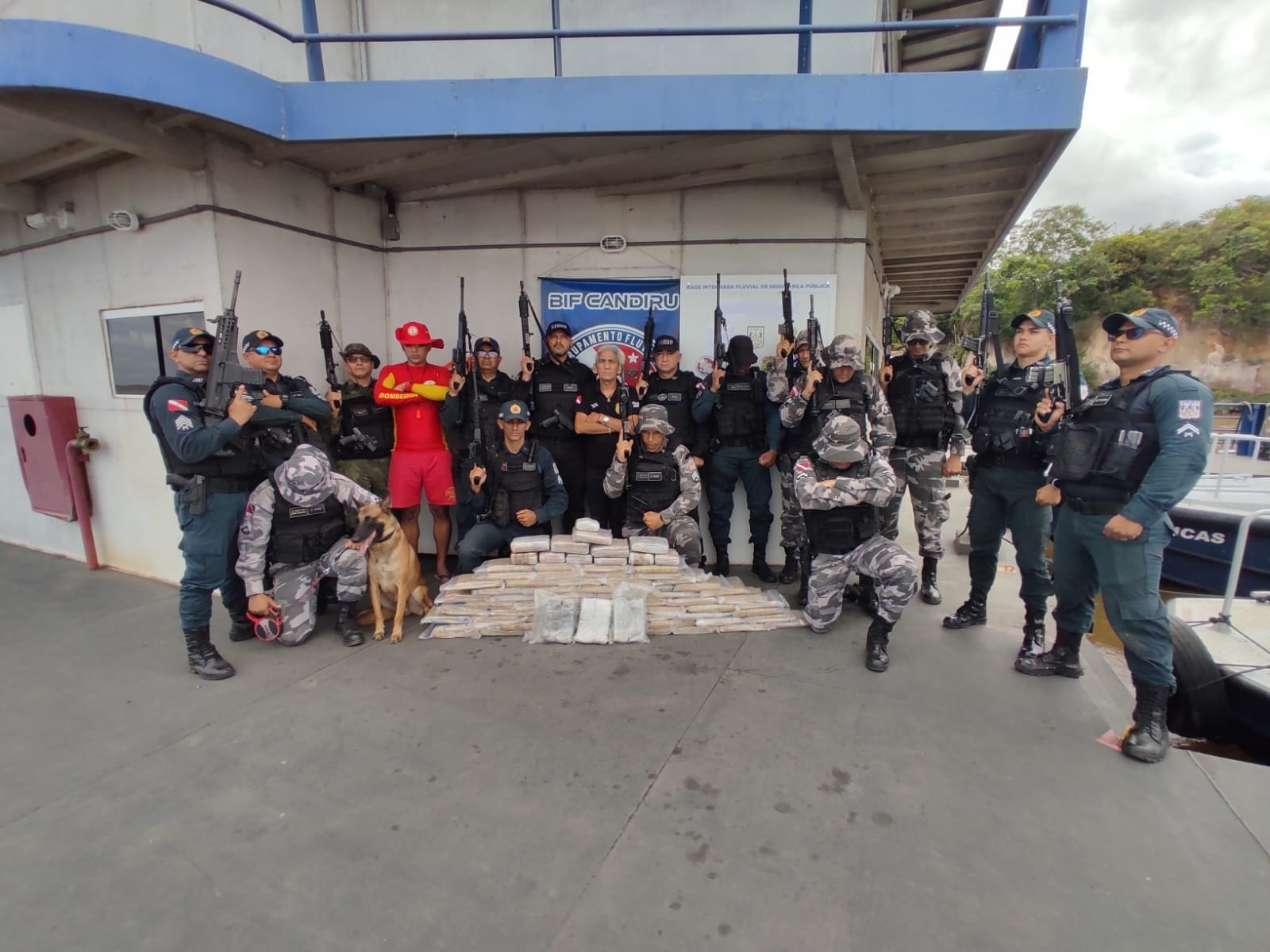 Apreensão de 80 kg de Drogas em Óbidos: Ação da Polícia Militar com Cão Farejador