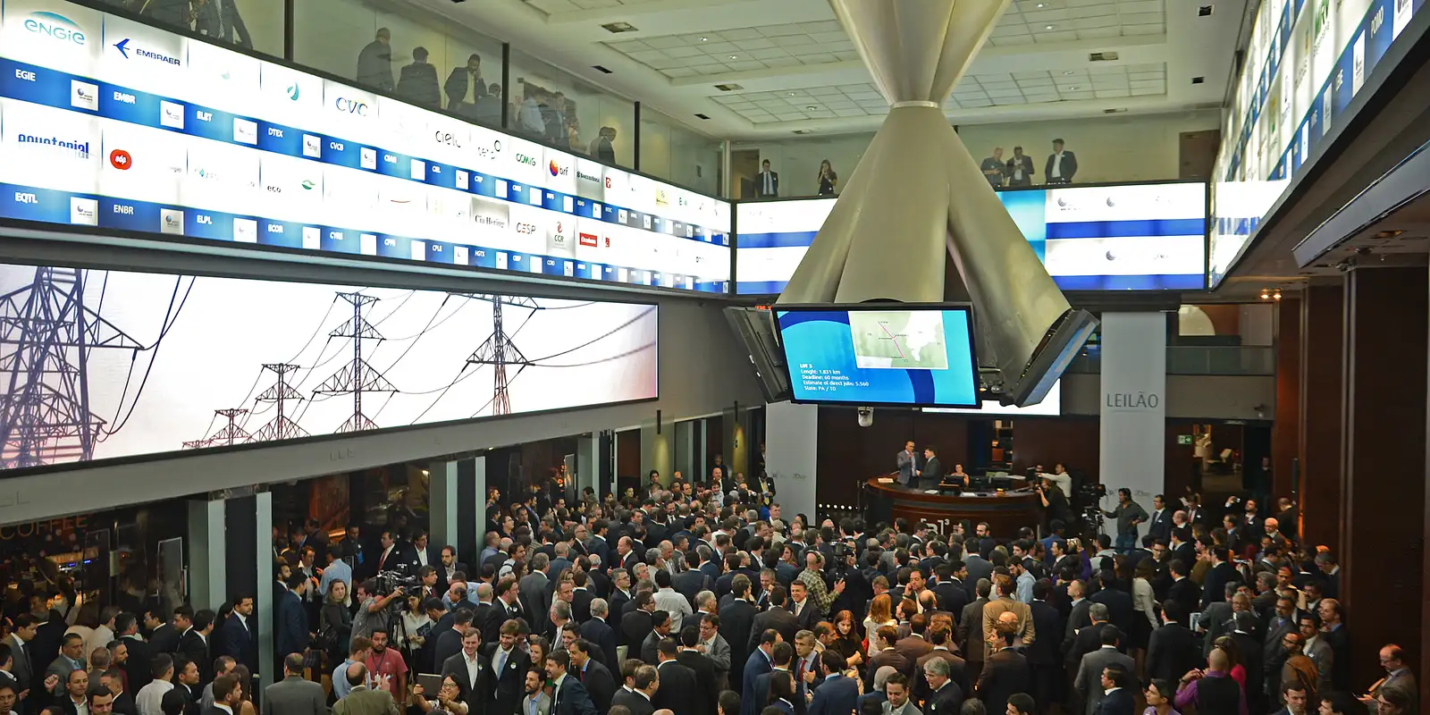 Ibovespa Atinge 174 Mil Pontos com Expectativas de Corte na Selic e Queda do Dólar