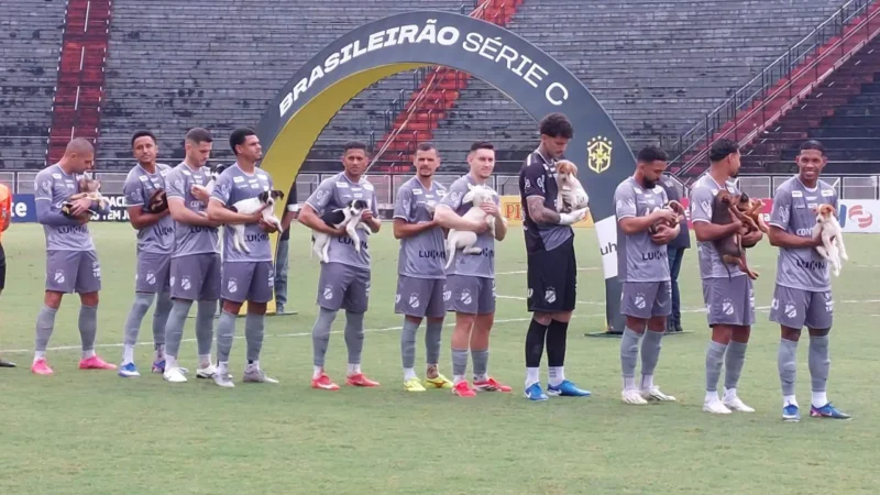 Jogadores da Inter de Limeira Promovem Adoção de Animais em Ação Inovadora
