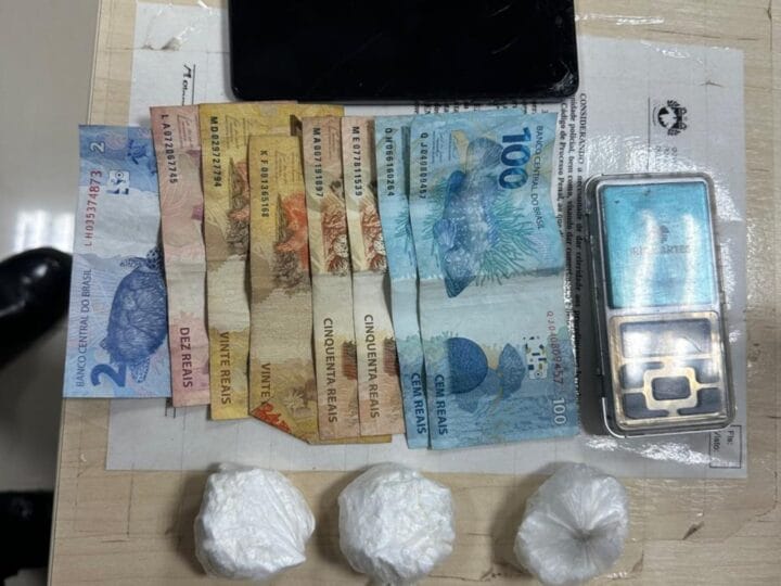 Jovem Detido em Caracaraí por Oferecer Cocaína Durante Caminhada
